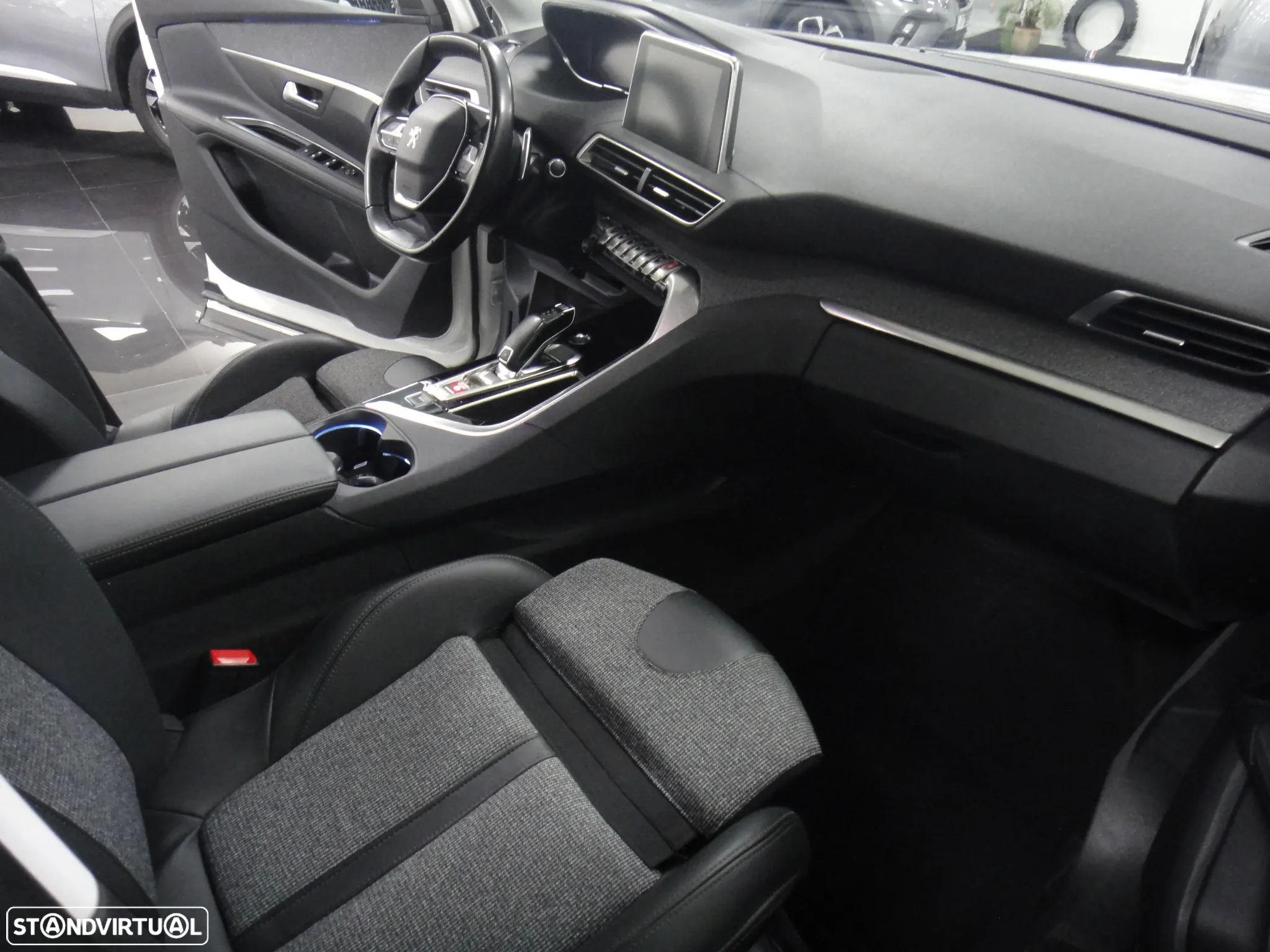 Peugeot 3008 1.2 PureTech Allure EAT8 - 21