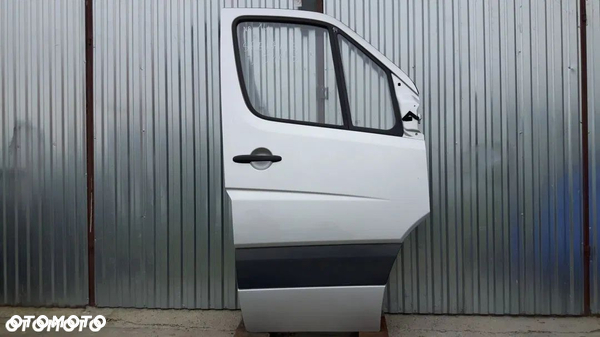 Mercedes Sprinter 906 Drzwi przód prawy SREBRNE