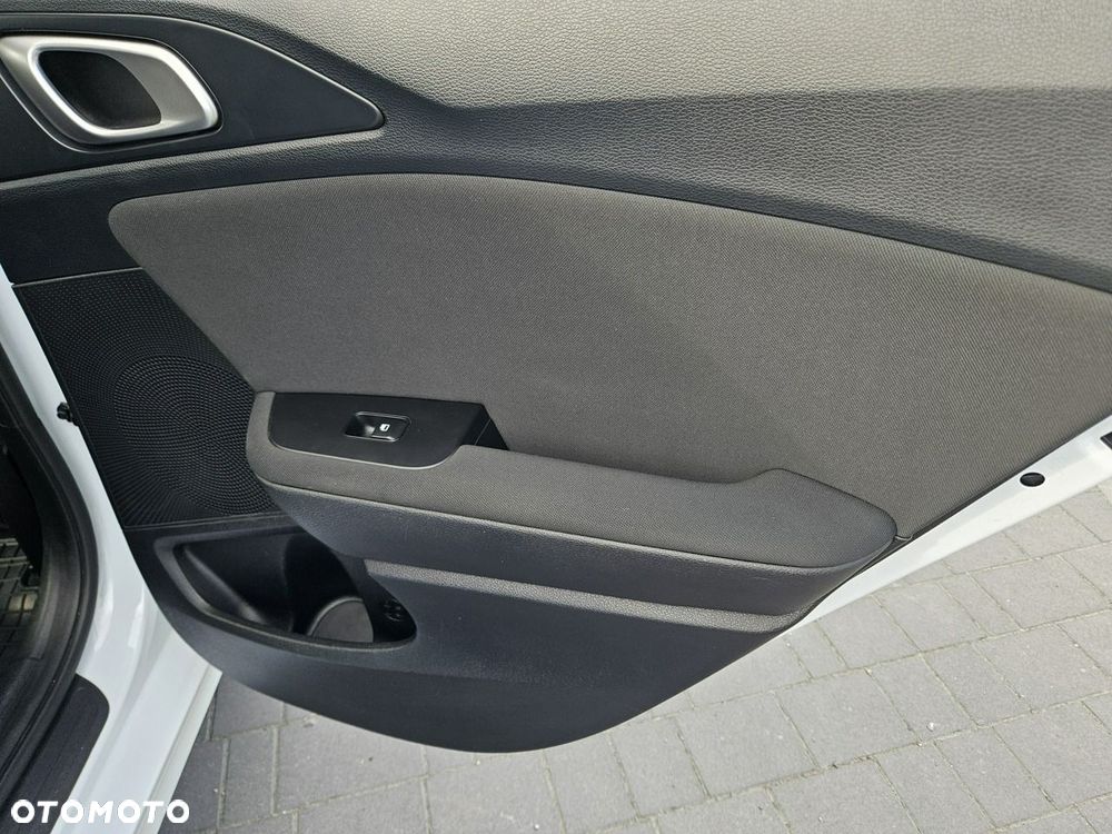 Kia Ceed - 11