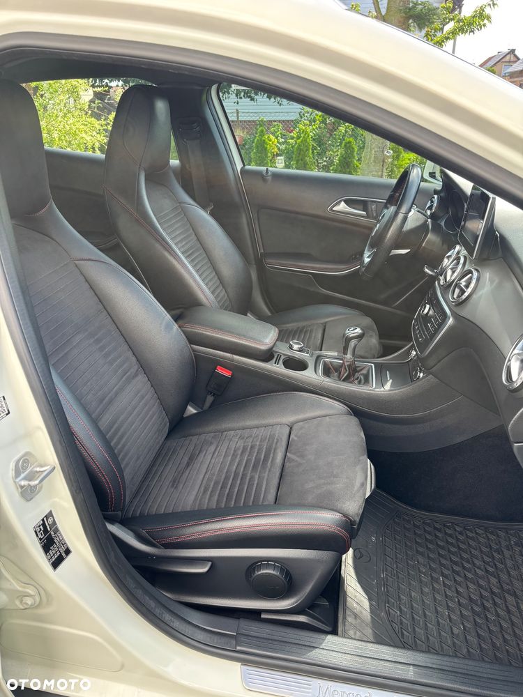 Mercedes-Benz GLA 180 AMG Line - 34