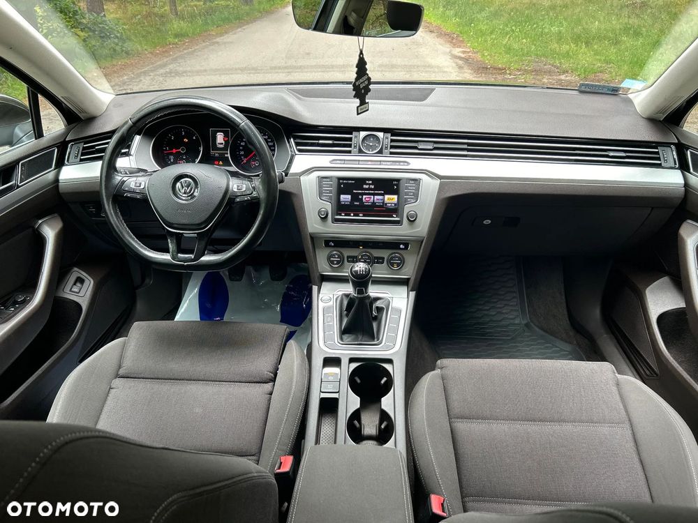 Volkswagen Passat 1.6 TDI BMT Comfortline - 10