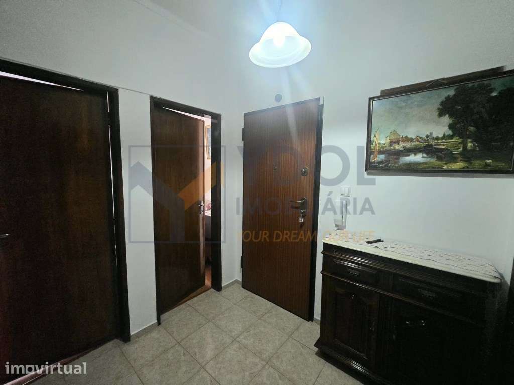 Apartamento T2 Semi-remodelado junto ao Hospital do Barreiro - Grande imagem: 2/15