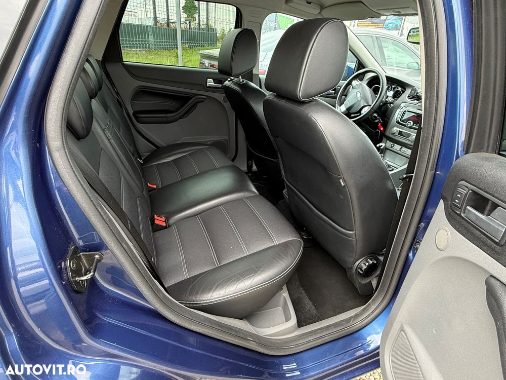 Ford Focus 2.0 Ghia - 9