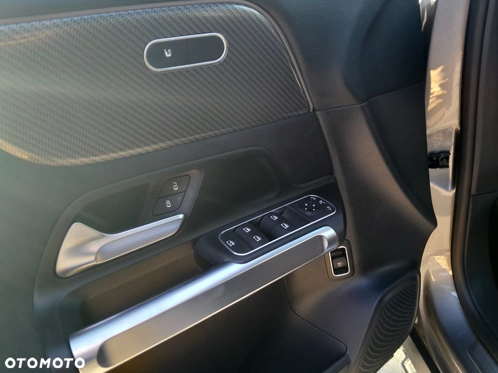 Mercedes-Benz GLB 200 AMG Line 7G-DCT - 17