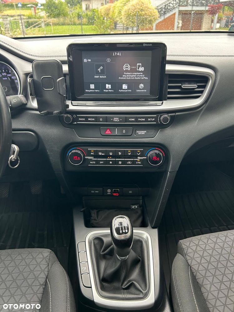 Kia Ceed 1.4 L - 17