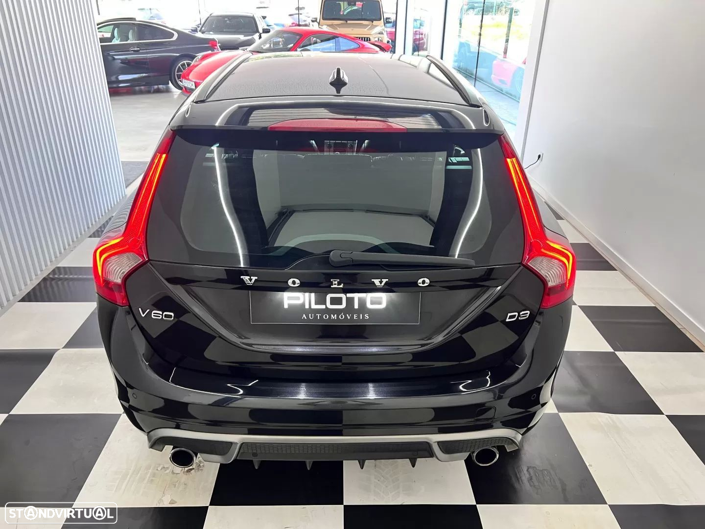 Volvo V60 2.0 D3 R-Design Start/Stop - 9