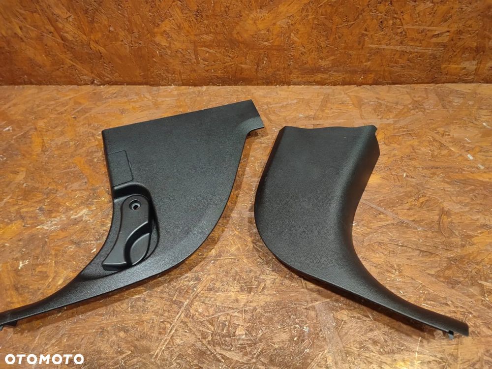 E90/ E91/ E92/ E93 ORYGINALNA TAPICERKA BOCZNA PRZESTRZENI PRZYPODŁOGOWEJ PRAWA/ LEWA O NR.  51 43 7 144 533/ 51 43 7 144 534 TZW. HOKEJ I RĄCZKA OWIERANIA MASKI W BARDZO DOBRYM STANIE. - 4