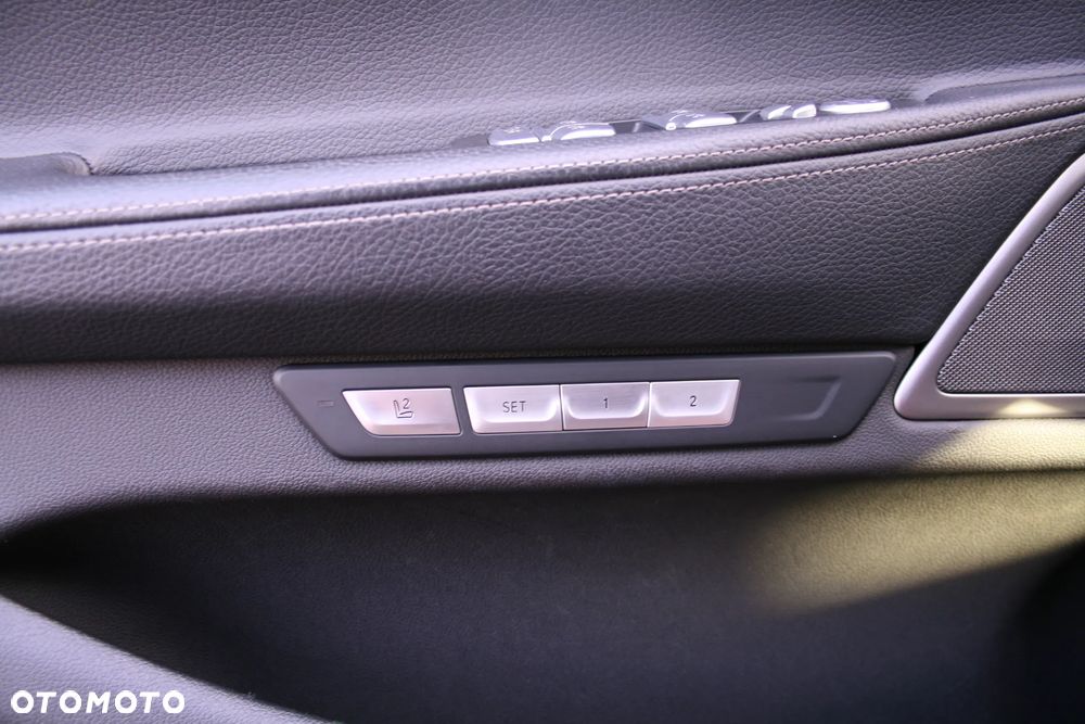 BMW Seria 7 750i xDrive - 10