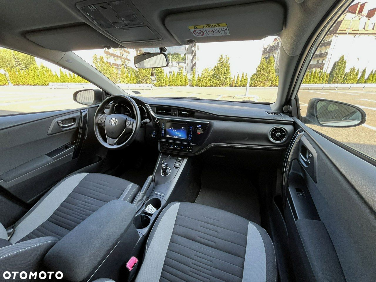 Toyota Auris Hybrid 135 Premium - 12