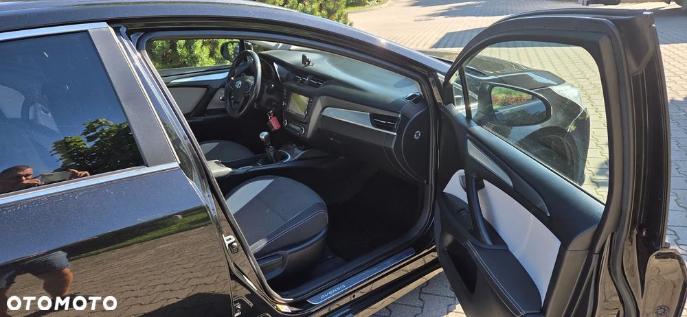 Toyota Avensis 1.8 Premium - 26