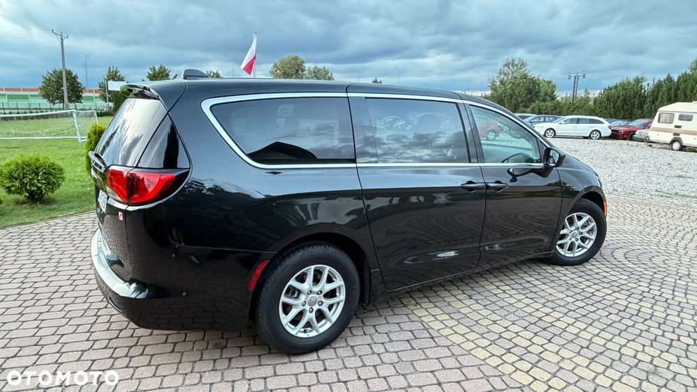 Chrysler Pacifica - 30