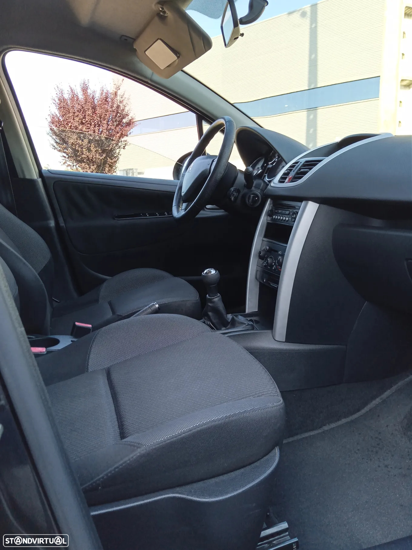Peugeot 207 1.4 16V Trendy - 9
