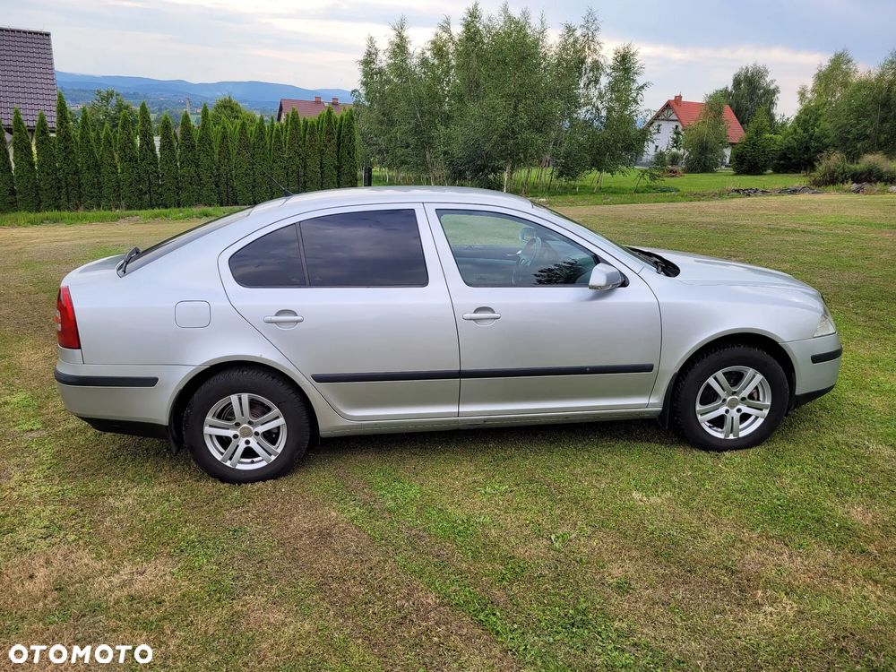 Skoda Octavia 1.6 Ambiente - 10