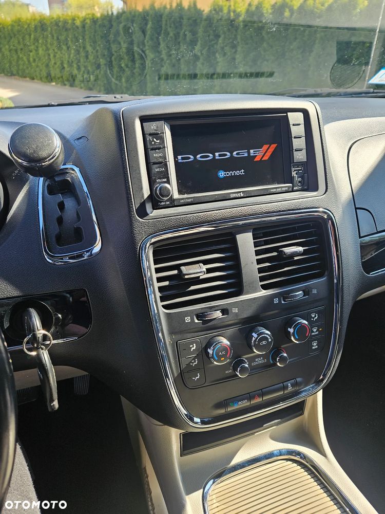 Dodge Grand Caravan - 12