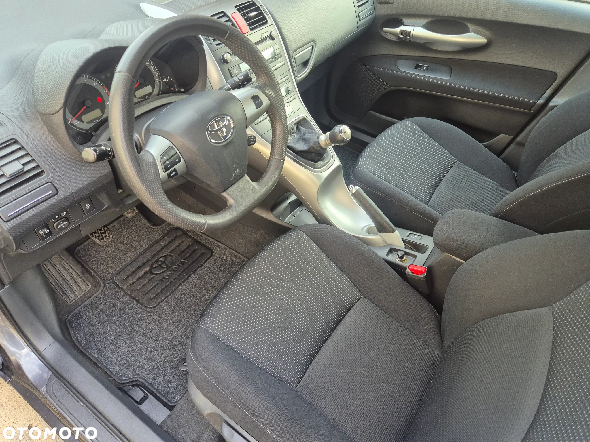 Toyota Auris 1.6 Executive - 9