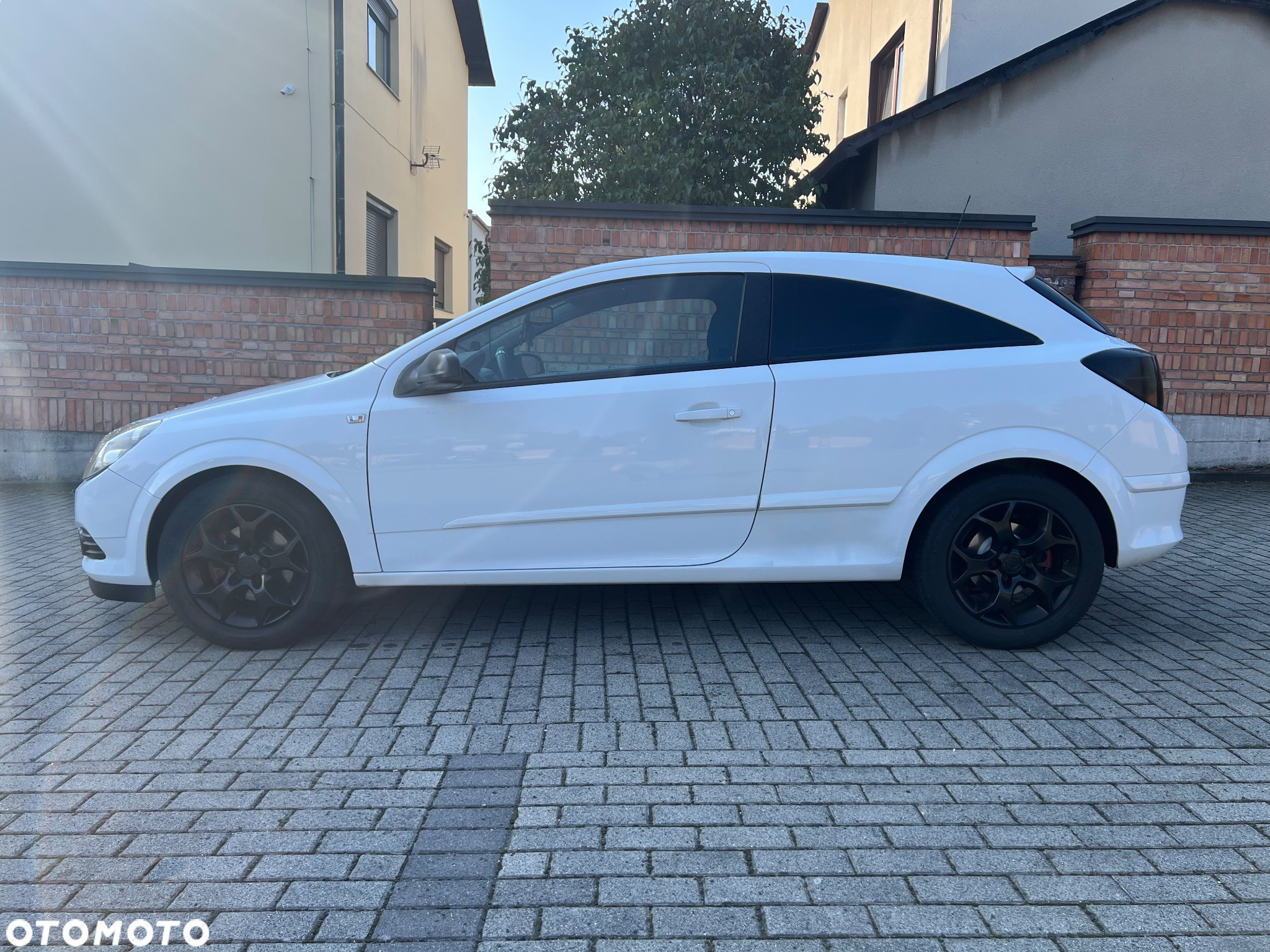 Opel Astra III GTC 1.6 Enjoy - 3