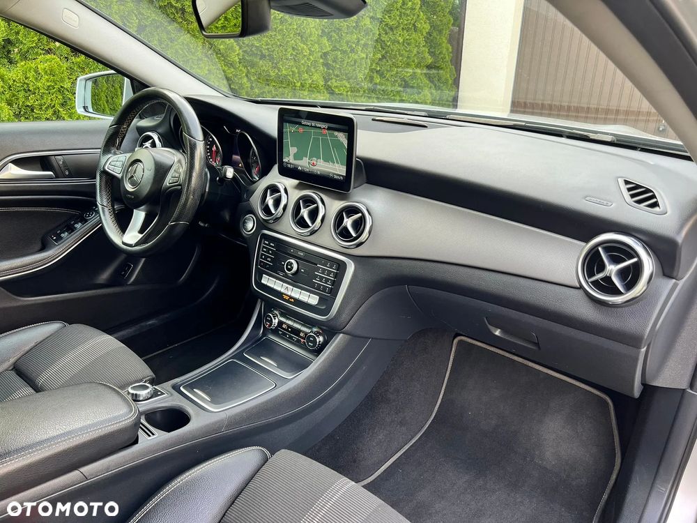 Mercedes-Benz GLA 200 d 7G-DCT AMG Line - 19