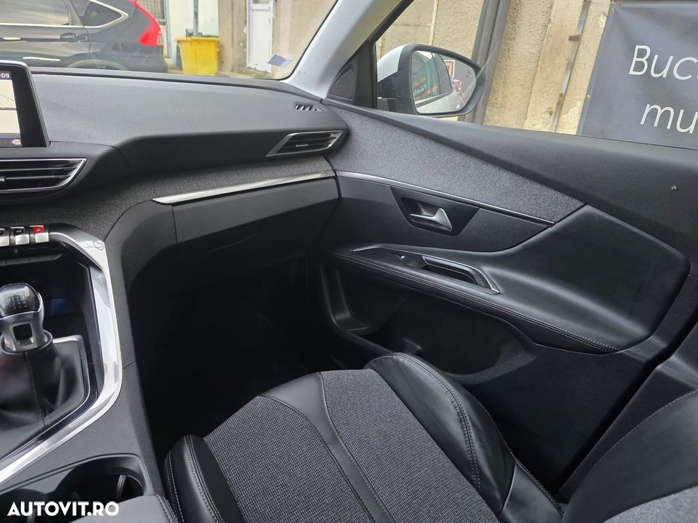 Peugeot 3008 1.2 PureTech S&S BVM6 Allure - 16