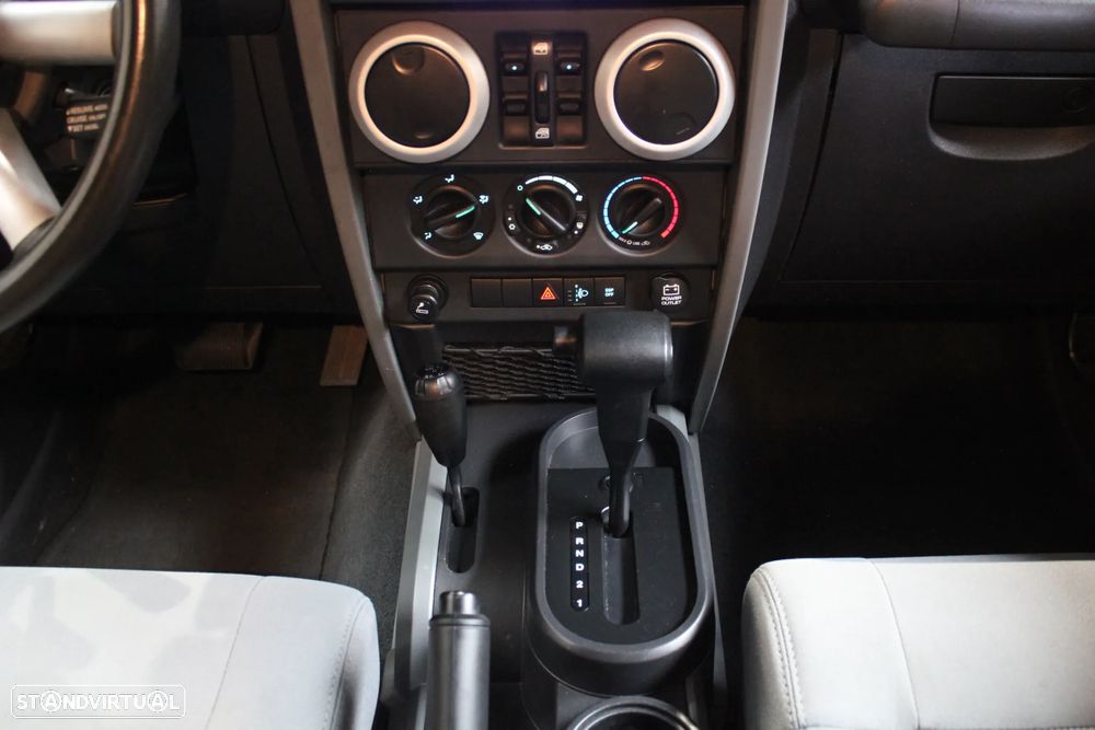 Jeep Wrangler 2.8 CRD ATX Sport - 12