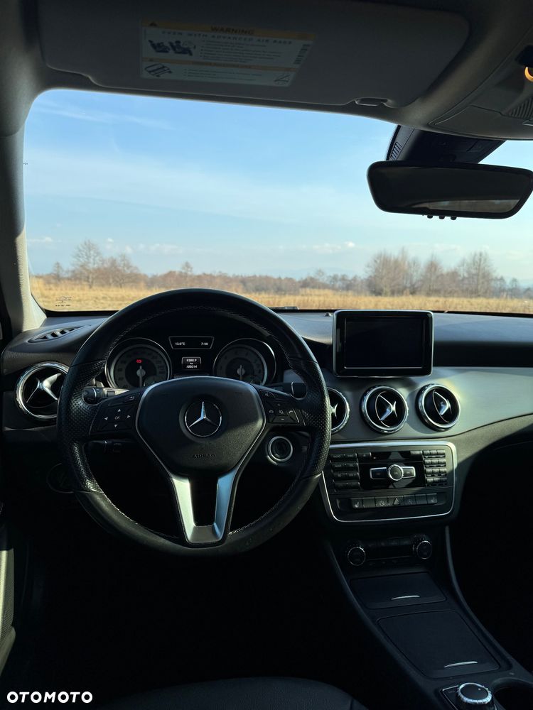 Mercedes-Benz GLA 250 7G-DCT Activity Edition - 19