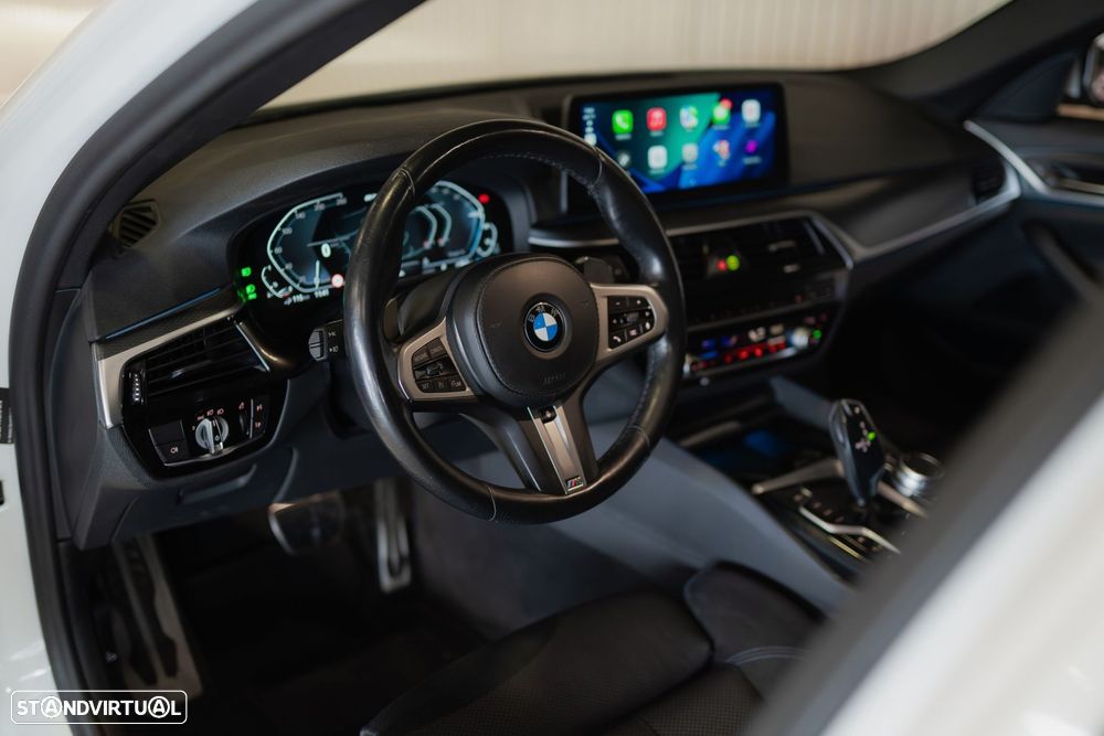 BMW 530 e Pack Desportivo M - 3