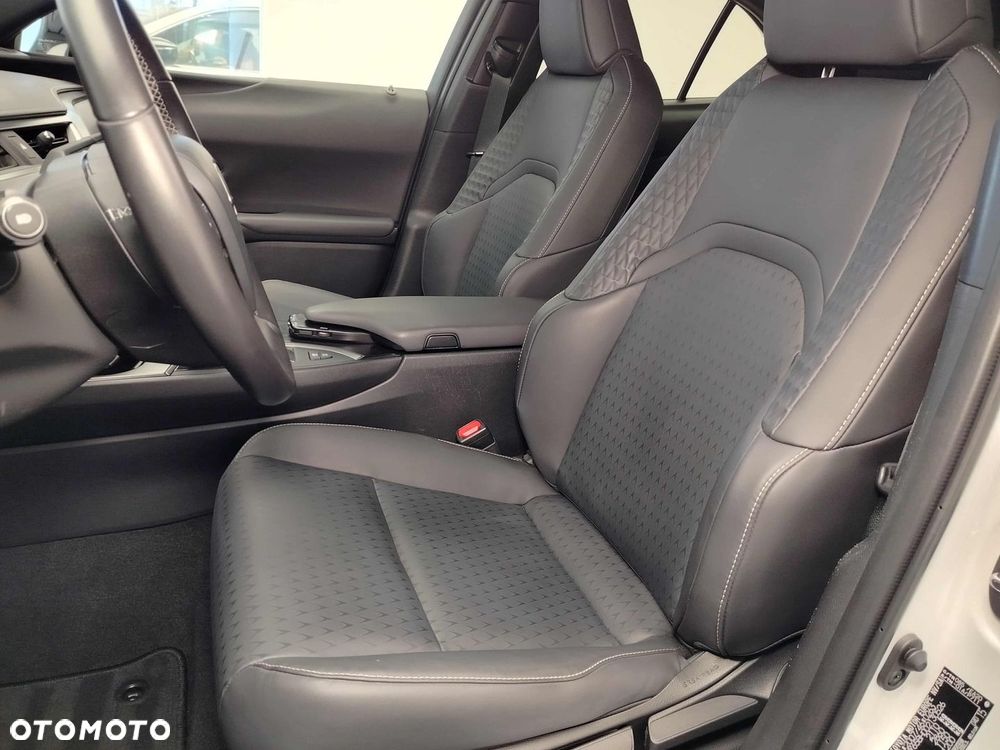 Lexus UX - 11