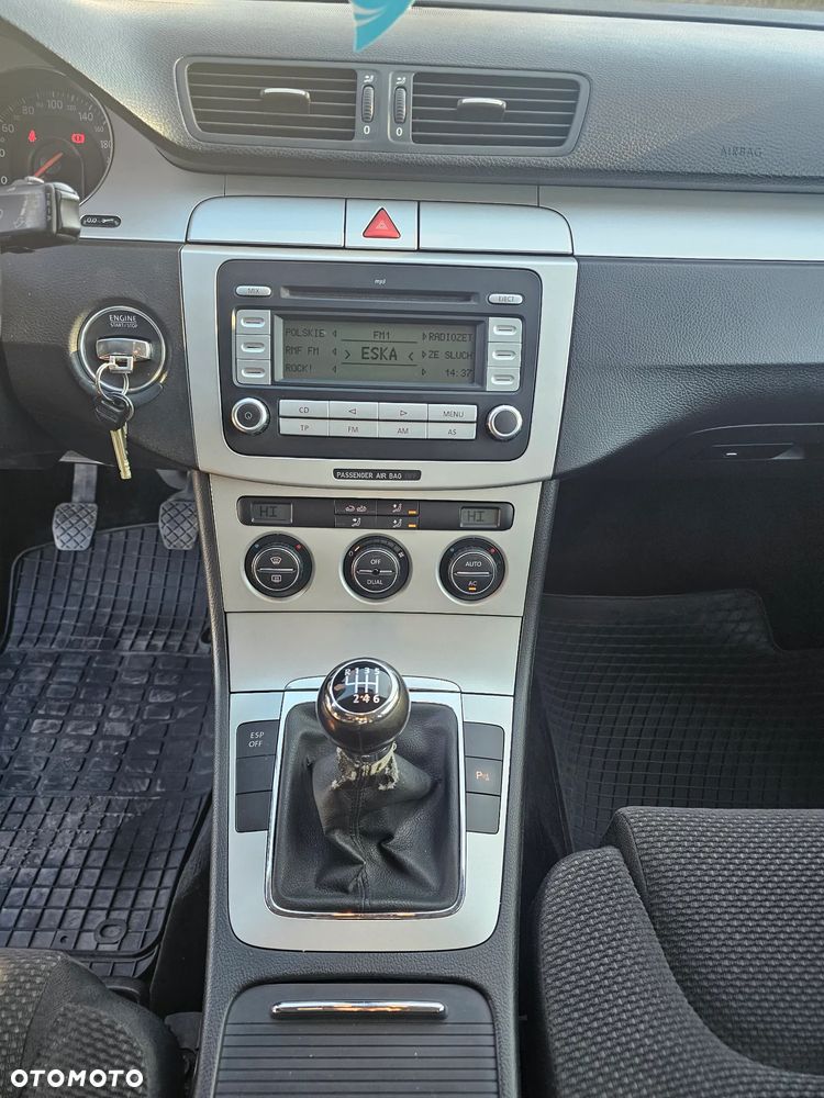 Volkswagen Passat 2.0 TDI Comfortline - 16