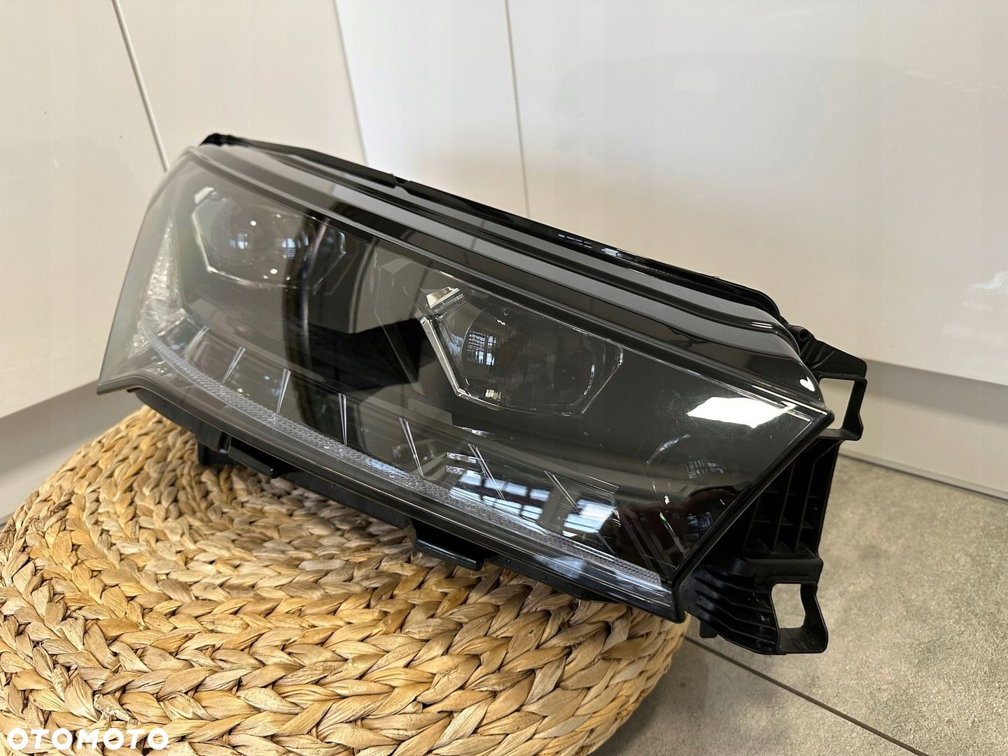 Skoda Enyaq lampa full led prawa crystal demontaz - 8