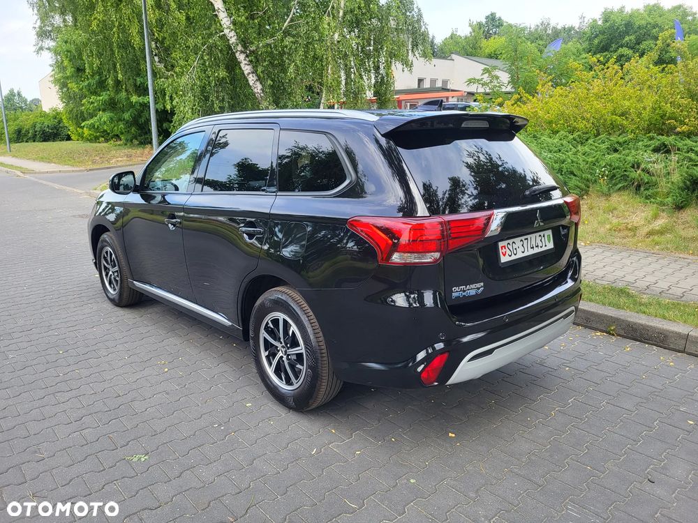Mitsubishi Outlander 2.0 4WD Top - 13