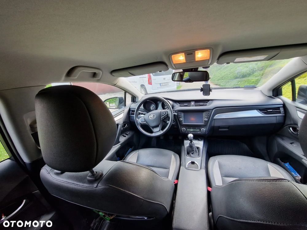 Toyota Avensis 2.0 D-4D Premium - 4