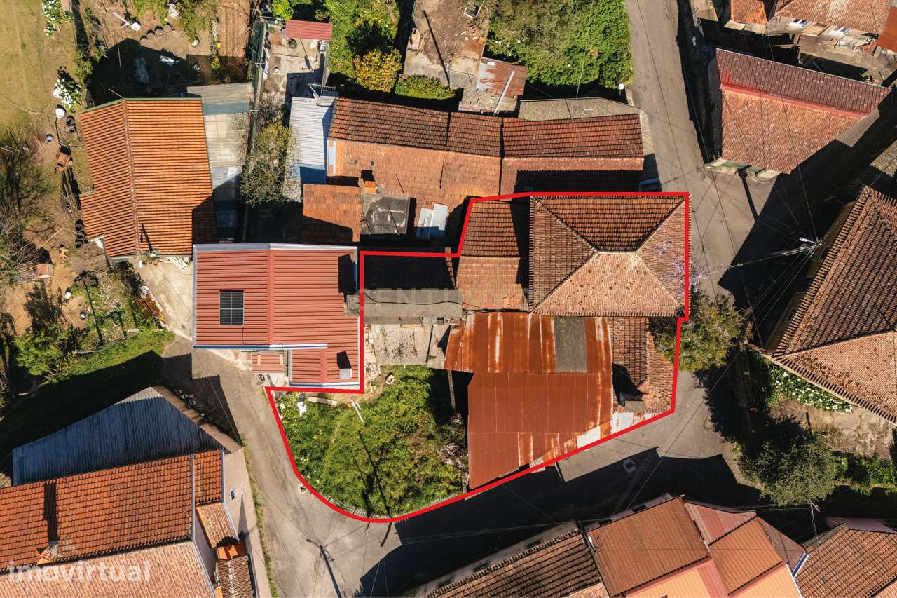 Moradia Pré-1951 em Oliveira de Azeméis: O Seu Próximo Investimento ou - Grande imagem: 3/37