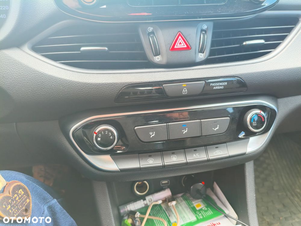 Hyundai i30 1.5 DPI Classic + - 10