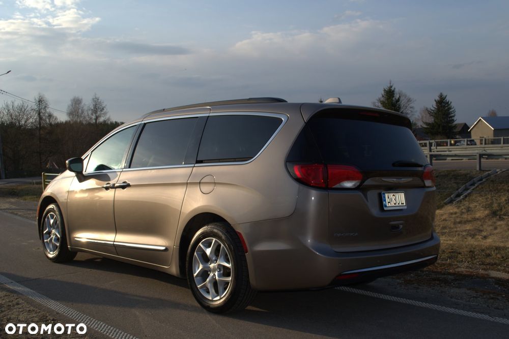 Chrysler Pacifica - 15