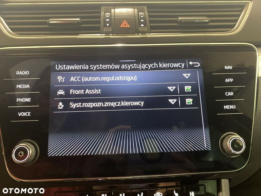 Skoda Superb 2.0 TDI SCR Ambition DSG - 21