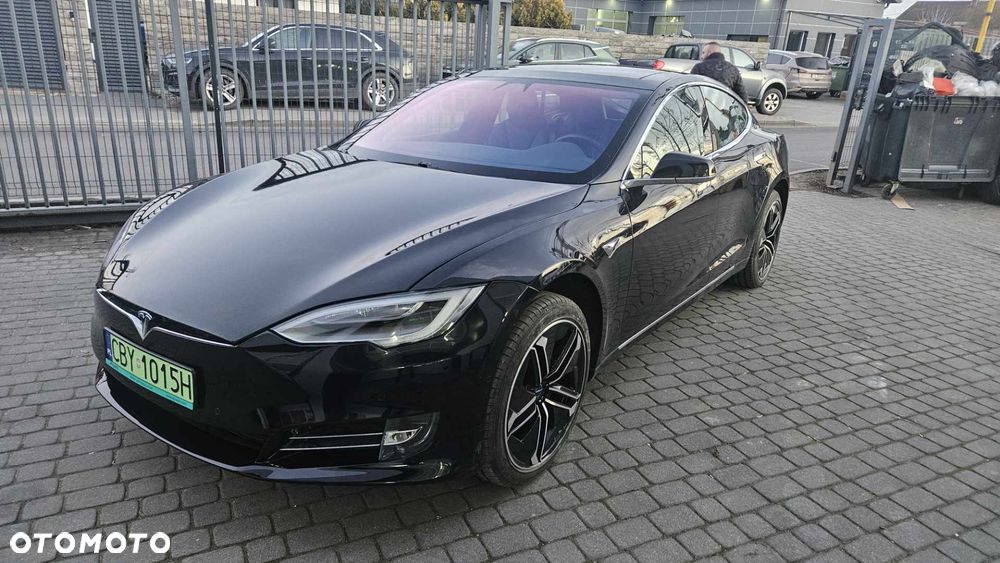 Tesla Model S - 6