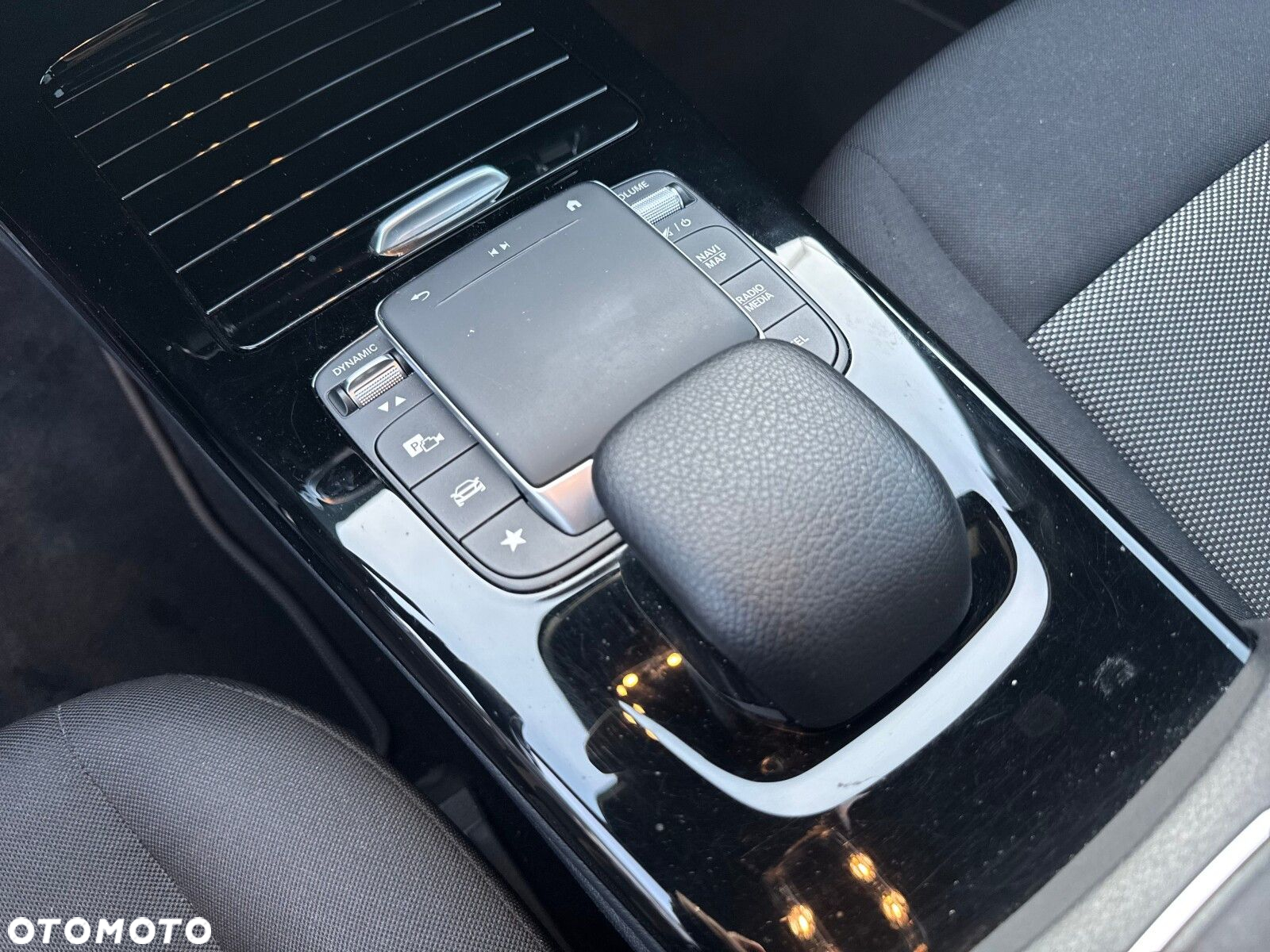 Mercedes-Benz CLA 180 d Progressive 8G-DCT - 14