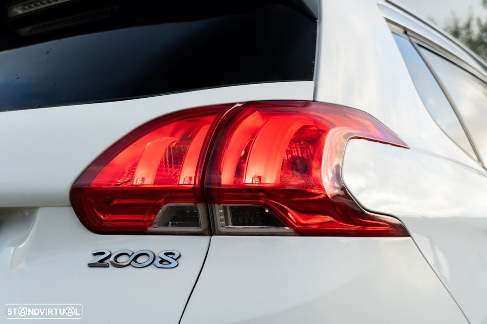Peugeot 2008 1.2 PureTech Style - 32