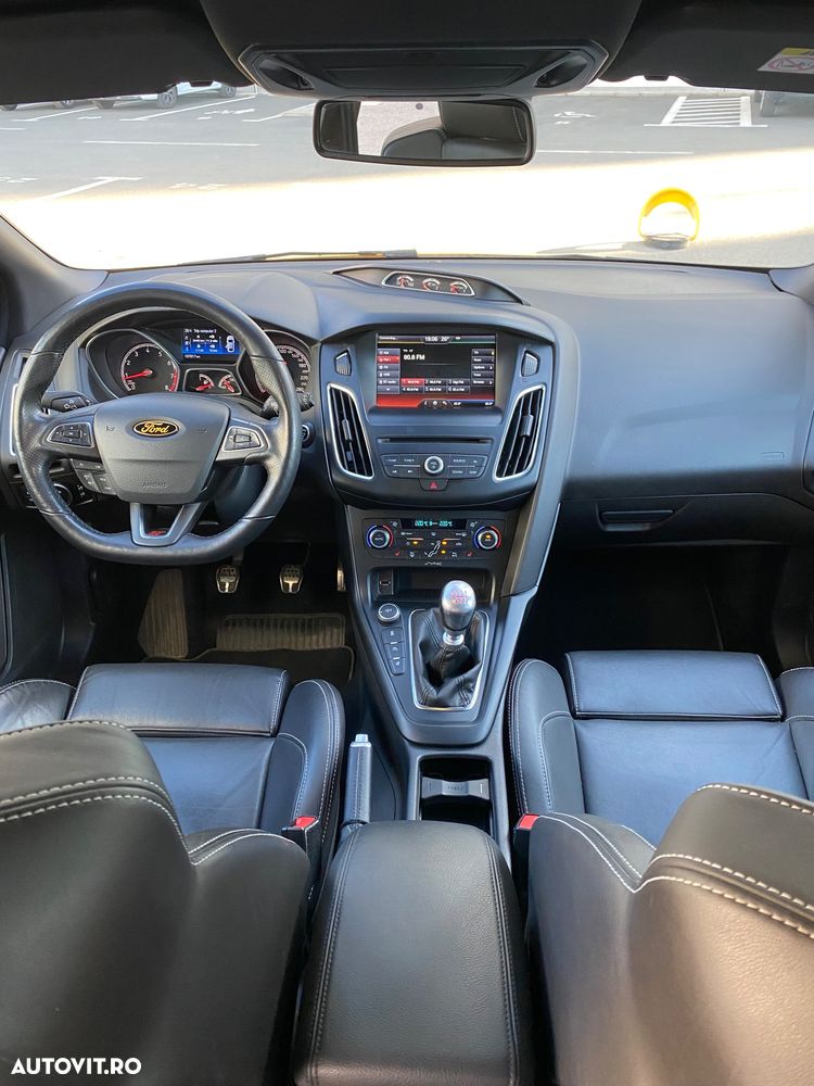 Ford Focus 2.0 EcoBoost ST - 10