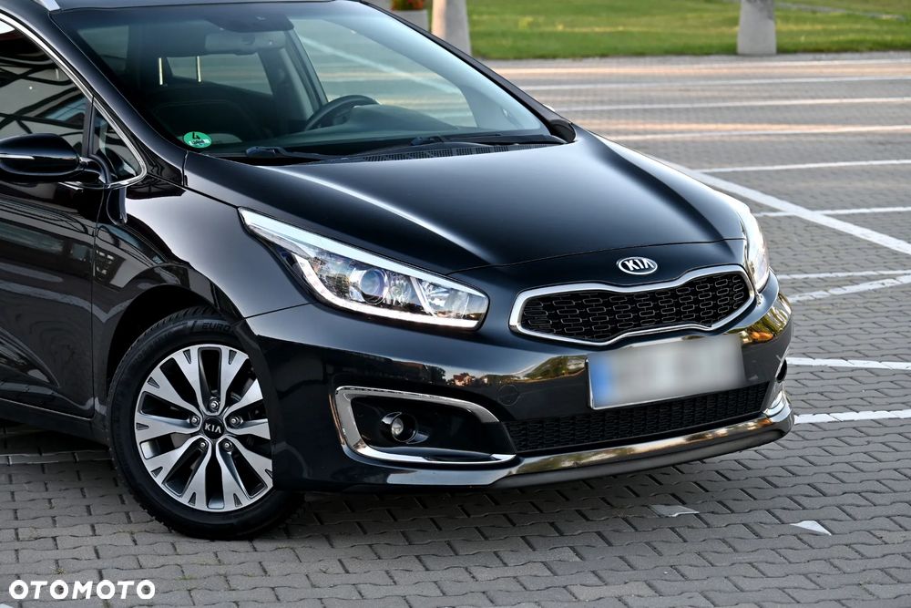 Kia Ceed 1.6 GDI ISG Spirit - 11