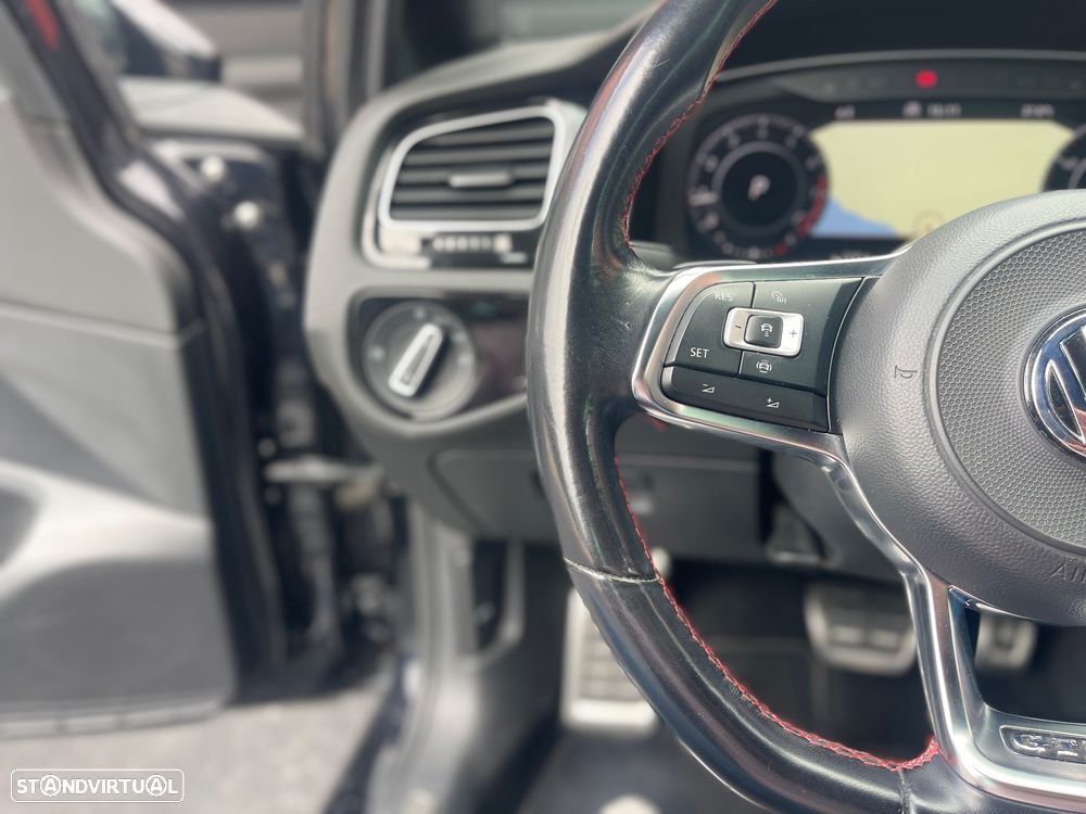 Volkswagen Golf GTI 2.0 TSI OPF DSG Performance — fotografia 15