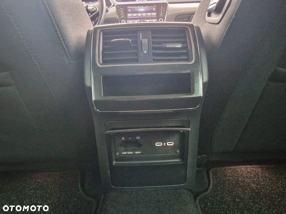 Skoda Superb Combi 2.0 TDI DSG Selection - 10