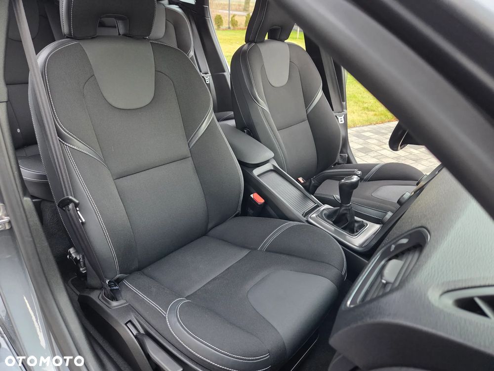 Volvo V40 D3 You - 23