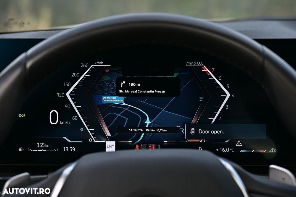 BMW Seria 3 330i xDrive AT - 24