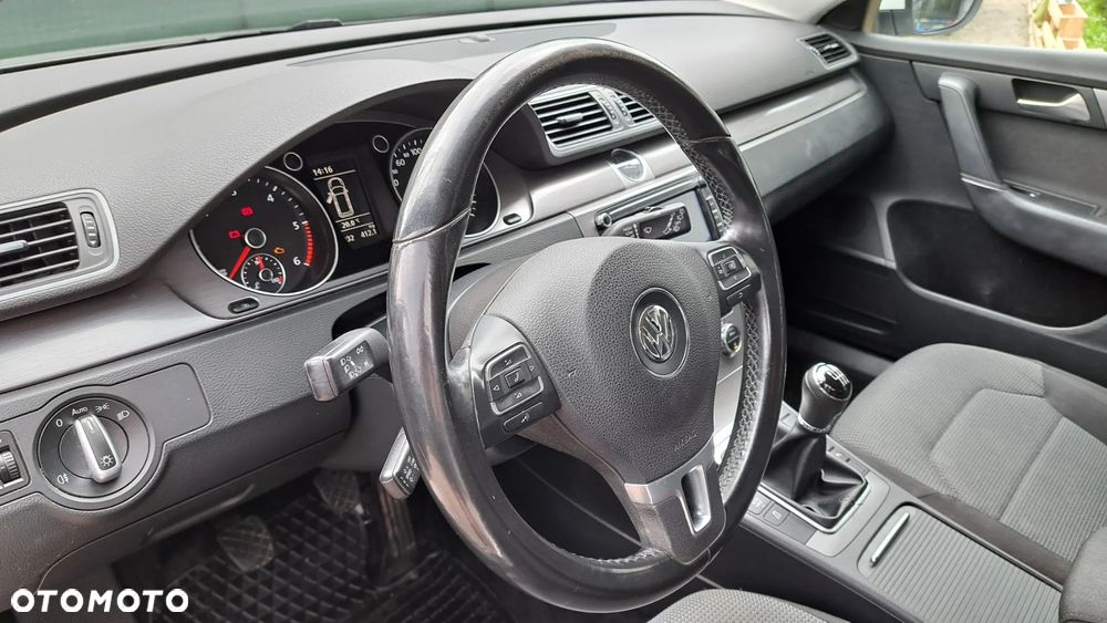 Volkswagen Passat 2.0 TDI BlueMotion Technology Exclusive - 22