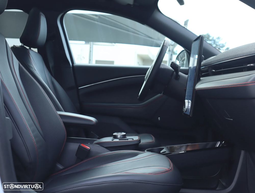 Ford Mustang Mach-E AWD PREMIUM - 22