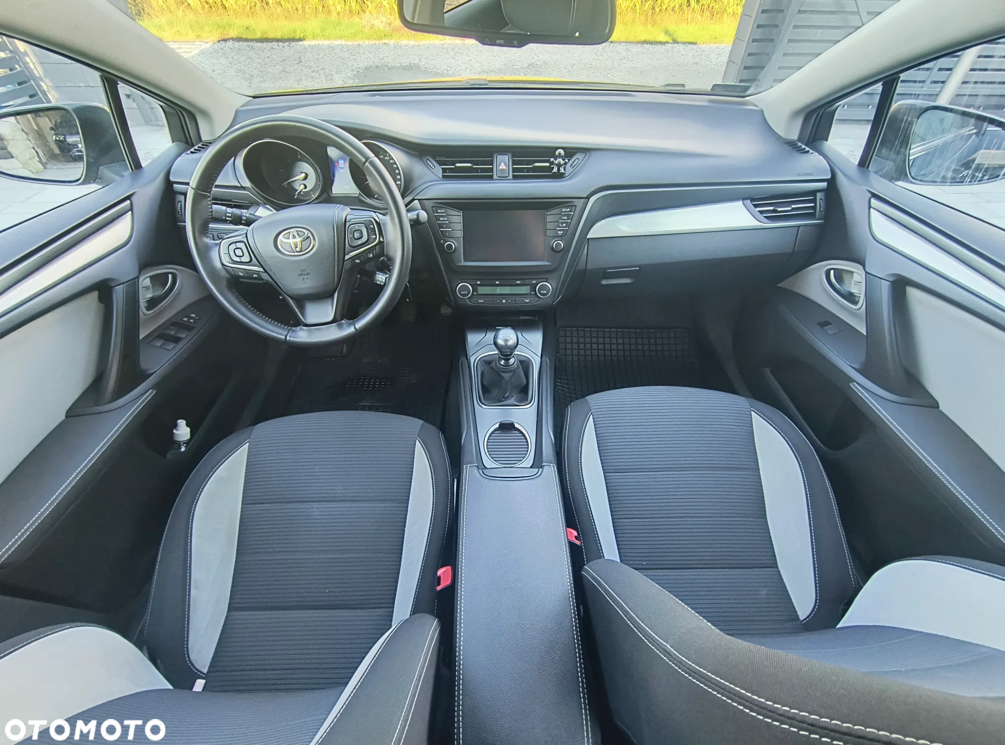 Toyota Avensis 2.0 D-4D Premium - 15