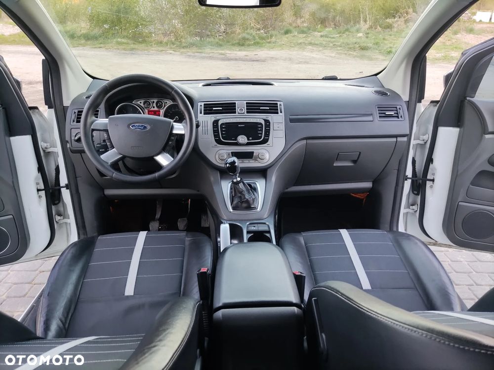 Ford Kuga 2.0 TDCi 2x4 Titanium - 16