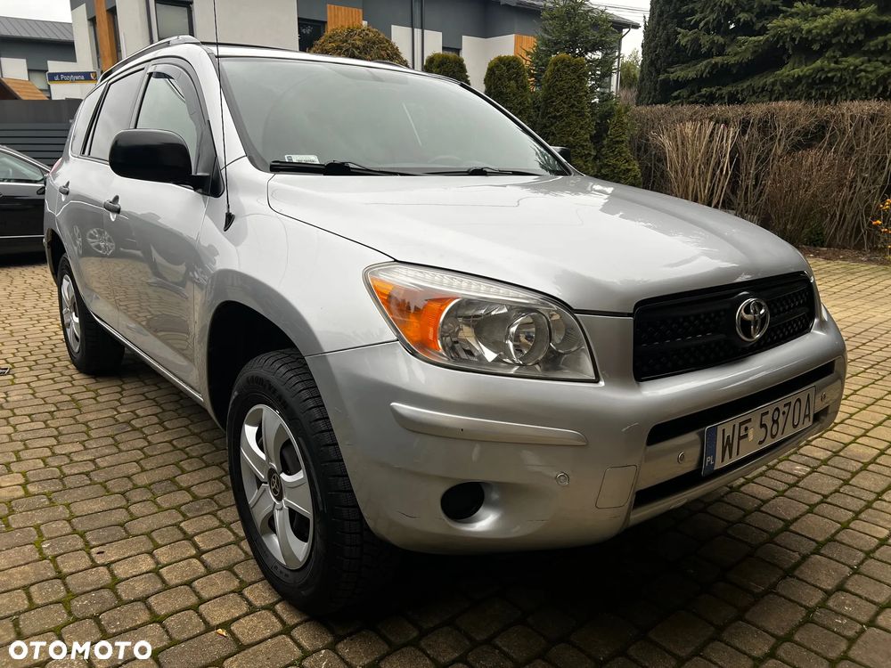 Toyota RAV4 - 1
