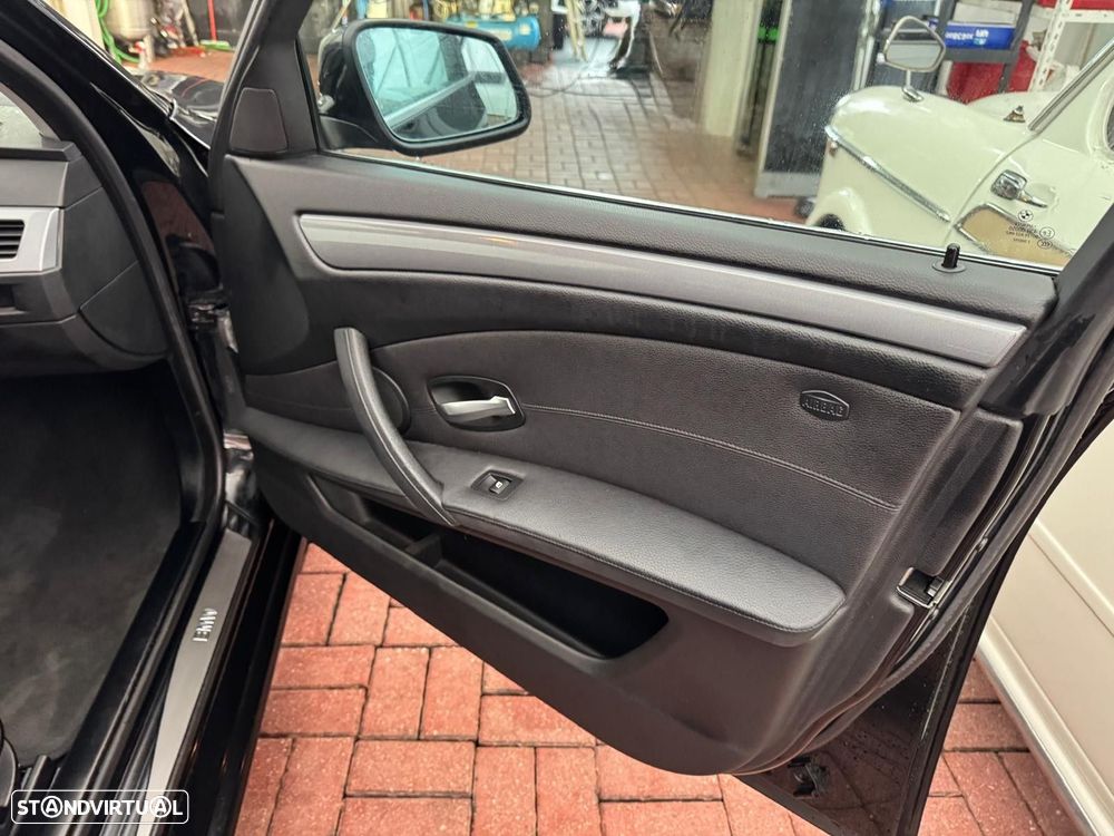 BMW 520 d Touring Executive - 12