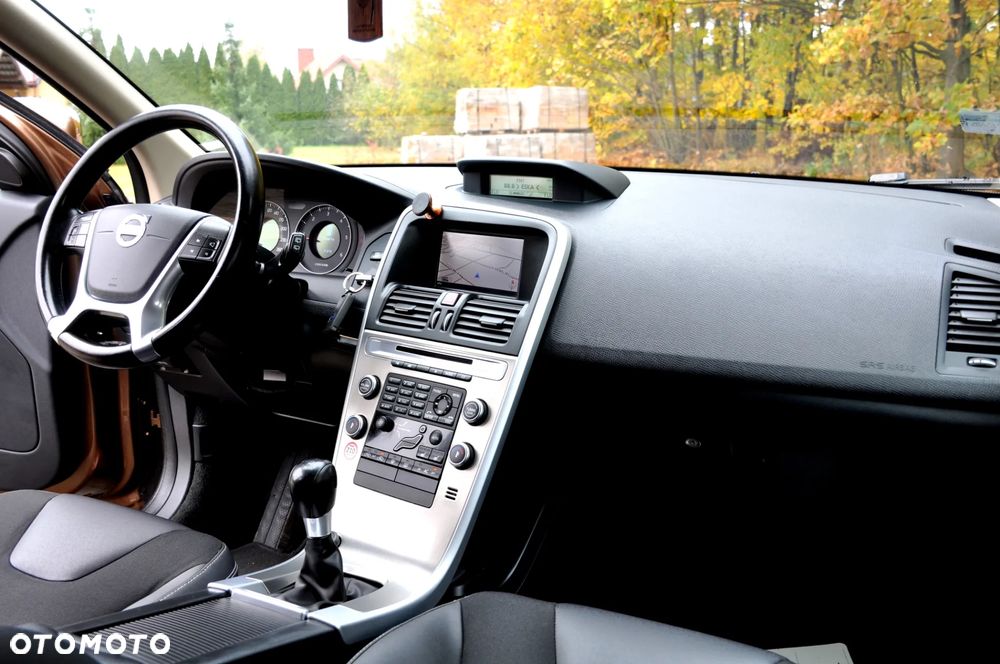 Volvo XC 60 2.4D Momentum - 24